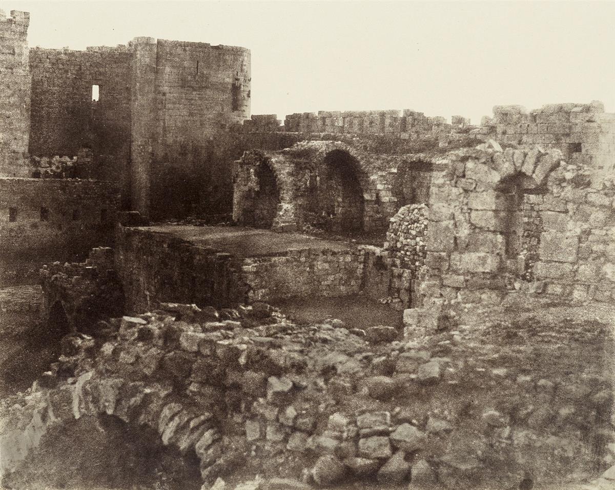 LOUIS DE CLERCQ (1836-1901) Kalaat-el-Hosn, Vue partielle du refuge ou 3eme enceinte.